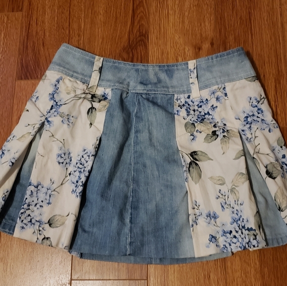 Dolce & Gabbana Miniskirt - Major Steal Deal! 😯💖 - Picture 4 of 6